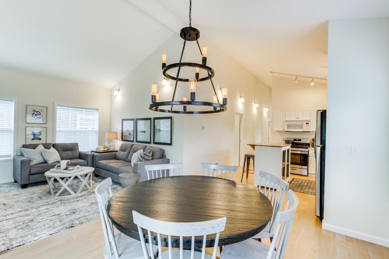 Airy Coastal Escape With Deck - Steps To Beach! باسيفيك بيتش المظهر الخارجي الصورة