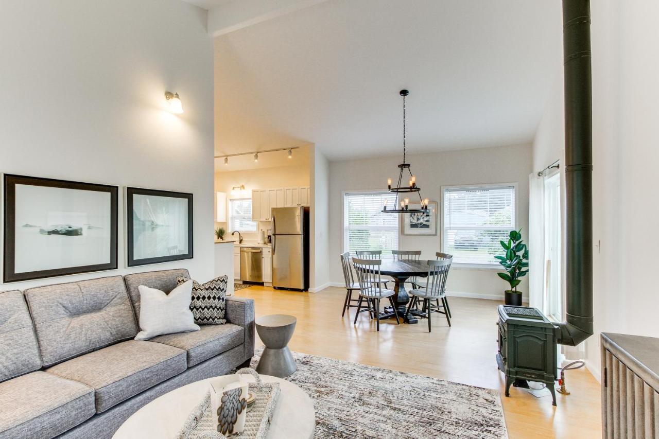 Airy Coastal Escape With Deck - Steps To Beach! باسيفيك بيتش المظهر الخارجي الصورة